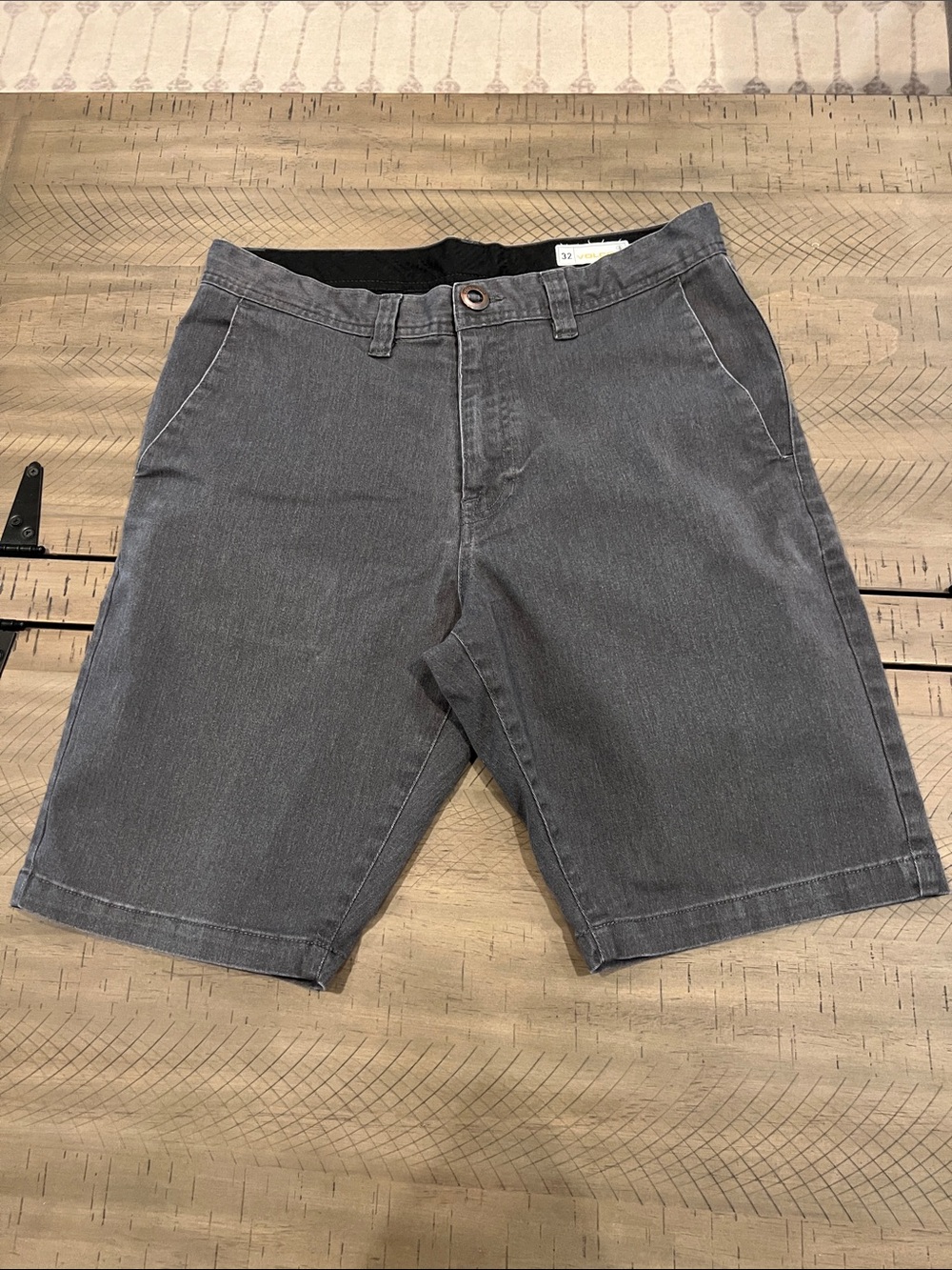 Volcom Men’s Shorts Size 32.